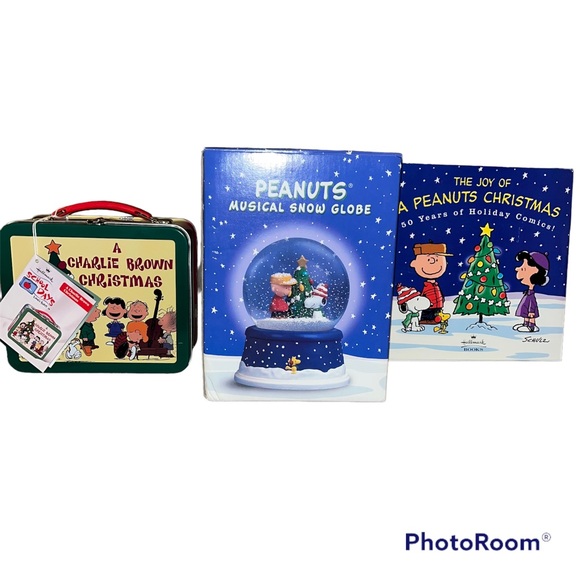 NWT Hallmark Peanuts 50th anniversary Christmas set. Snow globe,book & lunch box - Picture 2 of 16